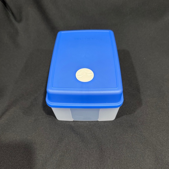 NEW!  Tupperware FreezeSmart Blue Seal Rectangular Container - Picture 2 of 7
